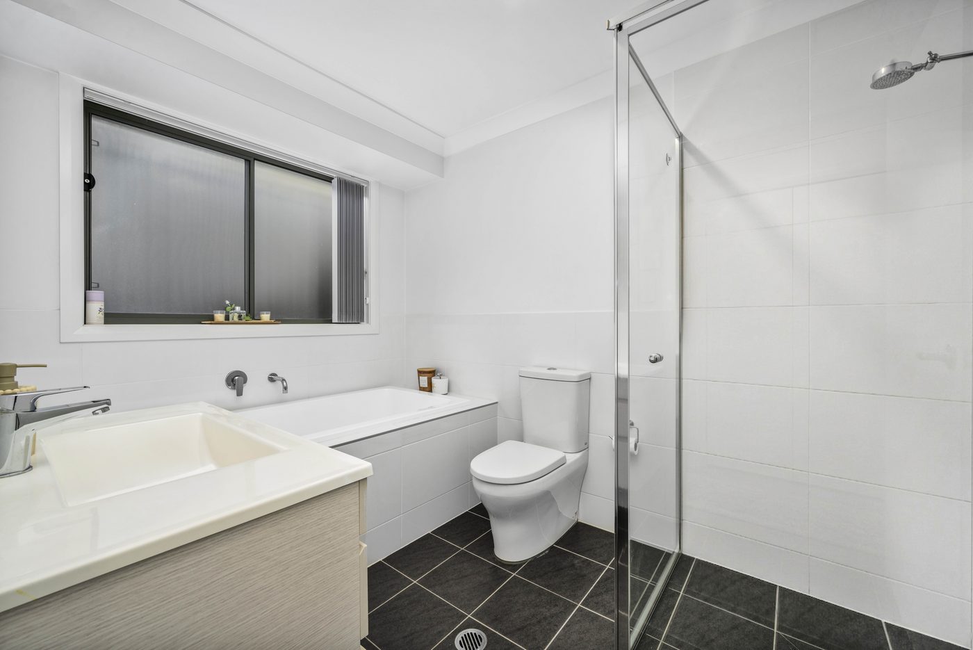 6 Loftus St Bonnells Bay - Before and after comparison 3