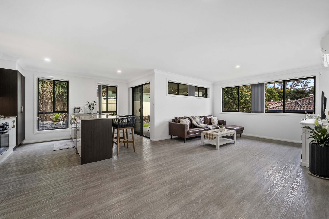 6 Loftus St Bonnells Bay - Before and after comparison 4